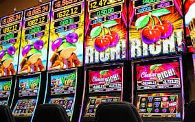 phwin51 Live Casino dealer table streamed for Philippines players